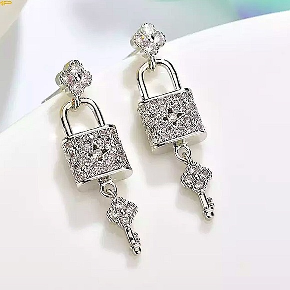 STERLING SILVER BLOSSOM LOCK KEY EARRINGS - Picture 2 of 11